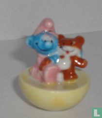 Babysmurf met teddybeer