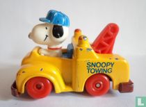 Snoopy in takelwagen