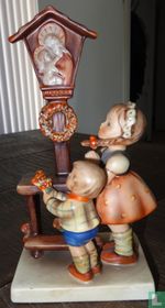 Hummel 23/I Bei Mutter Maria, Marterl, Anbetung