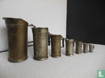 Jeu de tasses à mesurer en étain antique