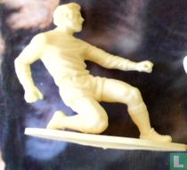 Joueur de football qui fait de glissement