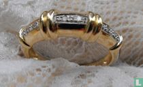 Een antieke 14-karaat gouden ring.