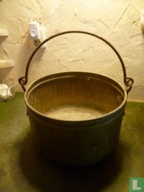 Yellow copper cooking pot