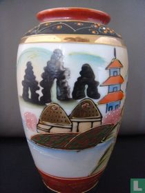 Japanese vase with Pagoda and Geisha