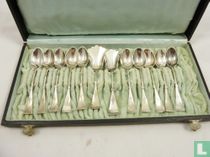 Cassette met zilveren lepels