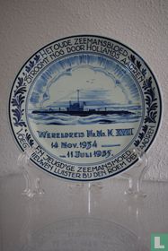 Sierbord - "Wereldreis Hr.Ms. K. XVIII  14 Nov. 1934 - 11 Juli 1935" - De Porceleyne Fles
