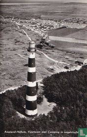 Vuurtoren met camping in vogelvlucht