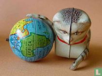 Blikken mechanische kat met globe