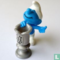 Winner Smurf with cup