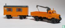Henschel HS 100 met schaft-keet