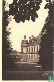 Une aile du château vue du parc