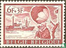 Ballon-sonde et navire d'approvisionnement "Magga Dan"