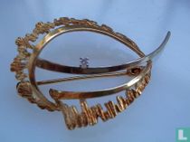 gouden broche TEKA met diamantje
