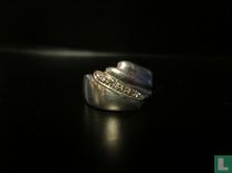 Zilveren Ring, Ingelegd  Met Kleine Zirkoniastenen