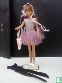 Barbies jonge zusje Skipper gekleed in Ballet Class