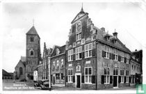 Naaldwijk. Raadhuis en Ned.Herv.Kerk
