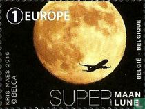 Super lune avec avion