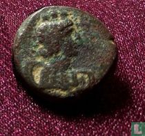 Romeinse Rijk - Bostra, Syrië  AE19  (Hadrian, torentjes Arabië, met 2 kinderen)  117-138 CE