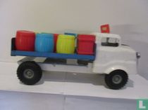 Vrachtwagen met olievaten