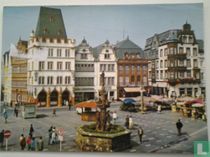 Hauptmarkt mit Petrusbrunnen und Steipe