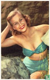 Pin-up vrouw in blauwe bikini