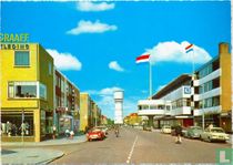 DEN HELDER Beatrixstraat met op achtergrond De Watertoren