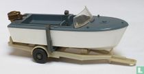 Motorboot op trailer