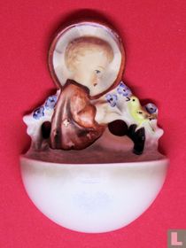 Hummel 22/0 Sitzender Angel, Angel sitting
