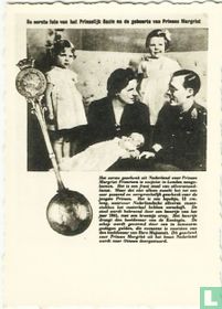 De eerste foto van het Prinselijk Gezin na de geboorte van Prinses Margriet