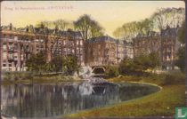 Brug in Sarphatipark.   AMSTERDAM.