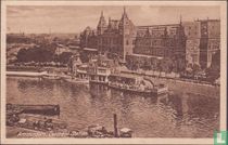 Amsterdam.          Centraal Station.