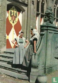 Dames in Klederdracht 