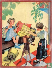 Meisje en jongen spelen model en fotograaf