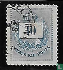 Letter, Kranz und Horn