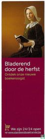 Bladerend door de herfst