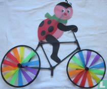 Coccinelle sur vélo à vent 
