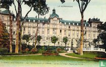 Bagnoles de l'Orne. Le Grand Hôtel - Facade sur le Lac