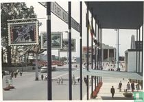 Expo 58 Gezicht vanuit het paviljoen van de Post en de Telecommunicatie naar de Esplanade en het Belgiëplein