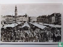 Markt op marktdag in Middelburg