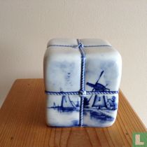 Storage box