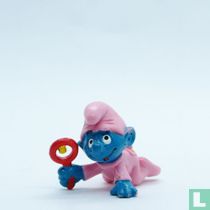 Babysmurf met rammelaar