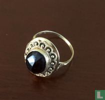 Entourage ring met granaat