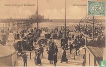 Gezicht op strand en wandelhoofd