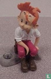 Spirou auf Felsen mit Kompass