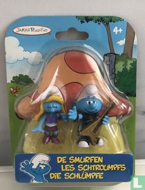 Schtroumpfette qui chante et Schtroumpf avec guitare