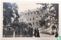 Le Pensionnat et le parc. Kostschool en tuin.