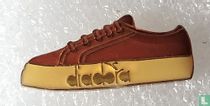 Diadora Schoen [roodbruin]