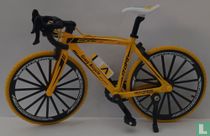 Vélo de route jaune
