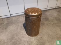 bus met vrouwenfiguren in reliëf