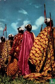 Veelkleurige zijden stoffen zijn het eigen kenmerk van de notabelen uit Ruanda en Urundi